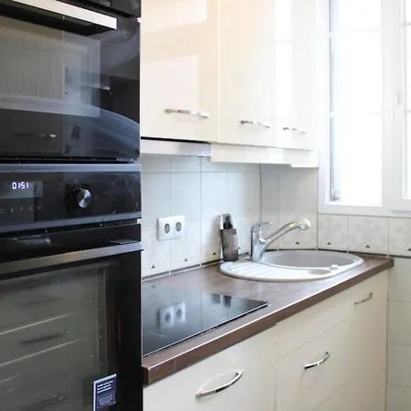 Appartement In An Elegant In *